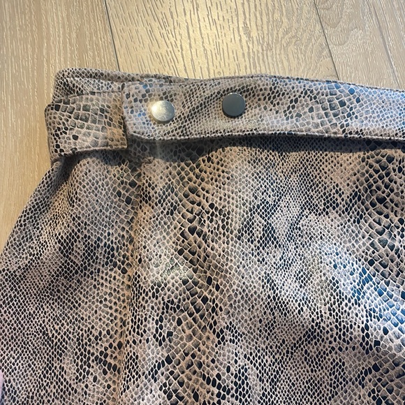 Animal print mini skirt with belt, size L - Picture 2 of 3